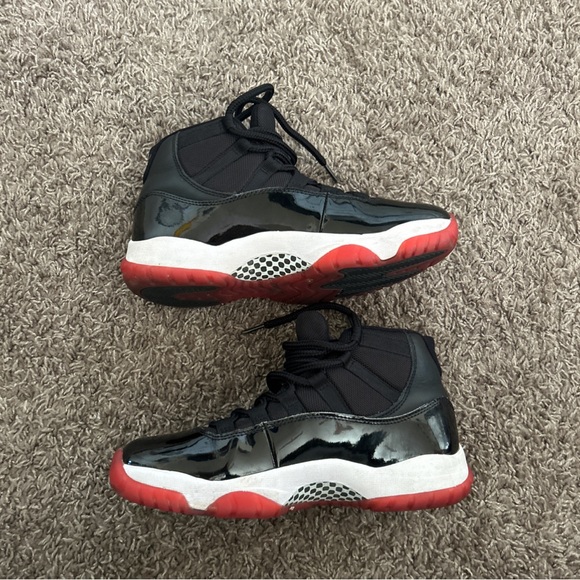 Air Jordan 11 Retro 'Bred' 2019 M size 6 - Picture 2 of 6